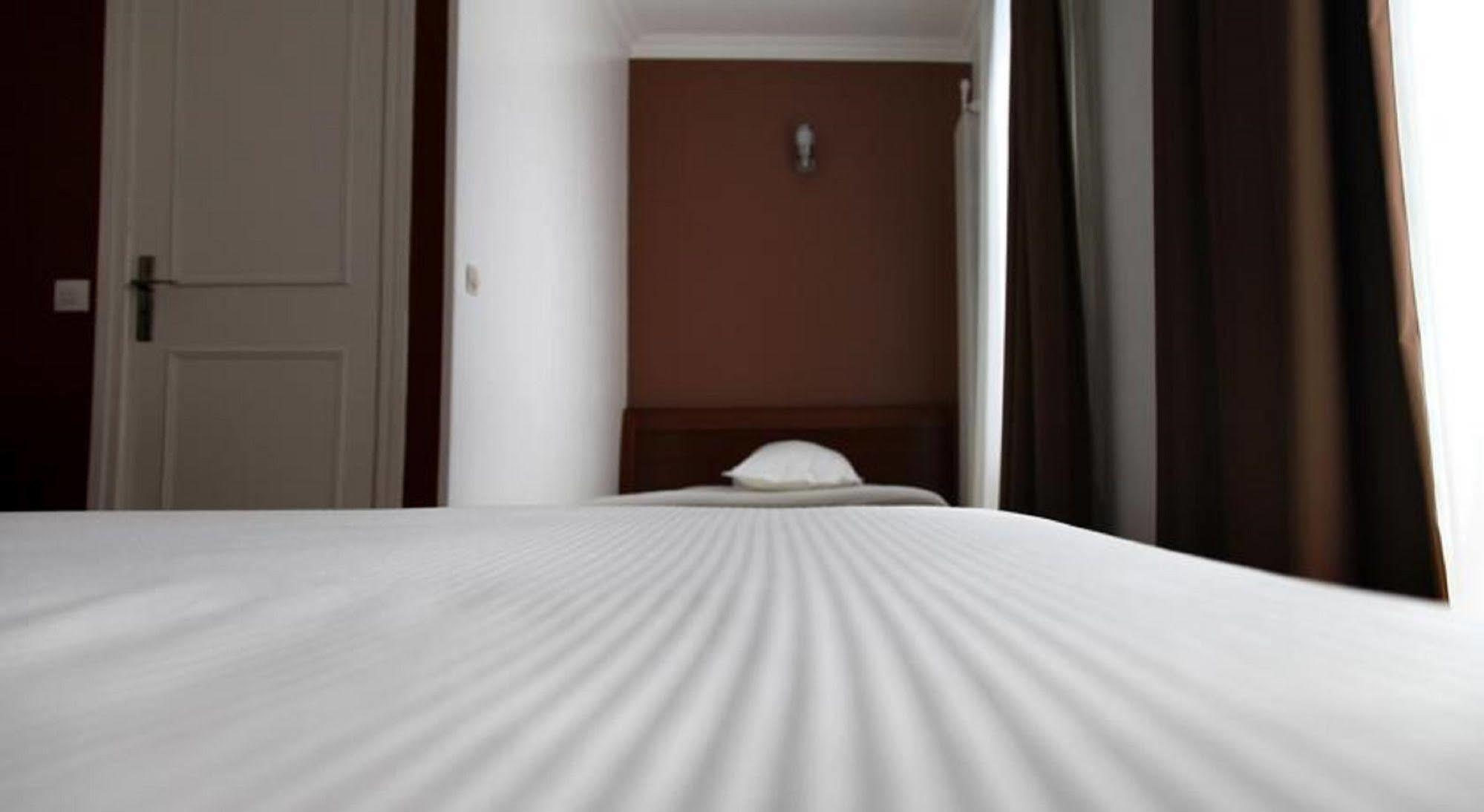 Hôtel Briand devient Hotel IPL Levallois-Perret Buitenkant foto