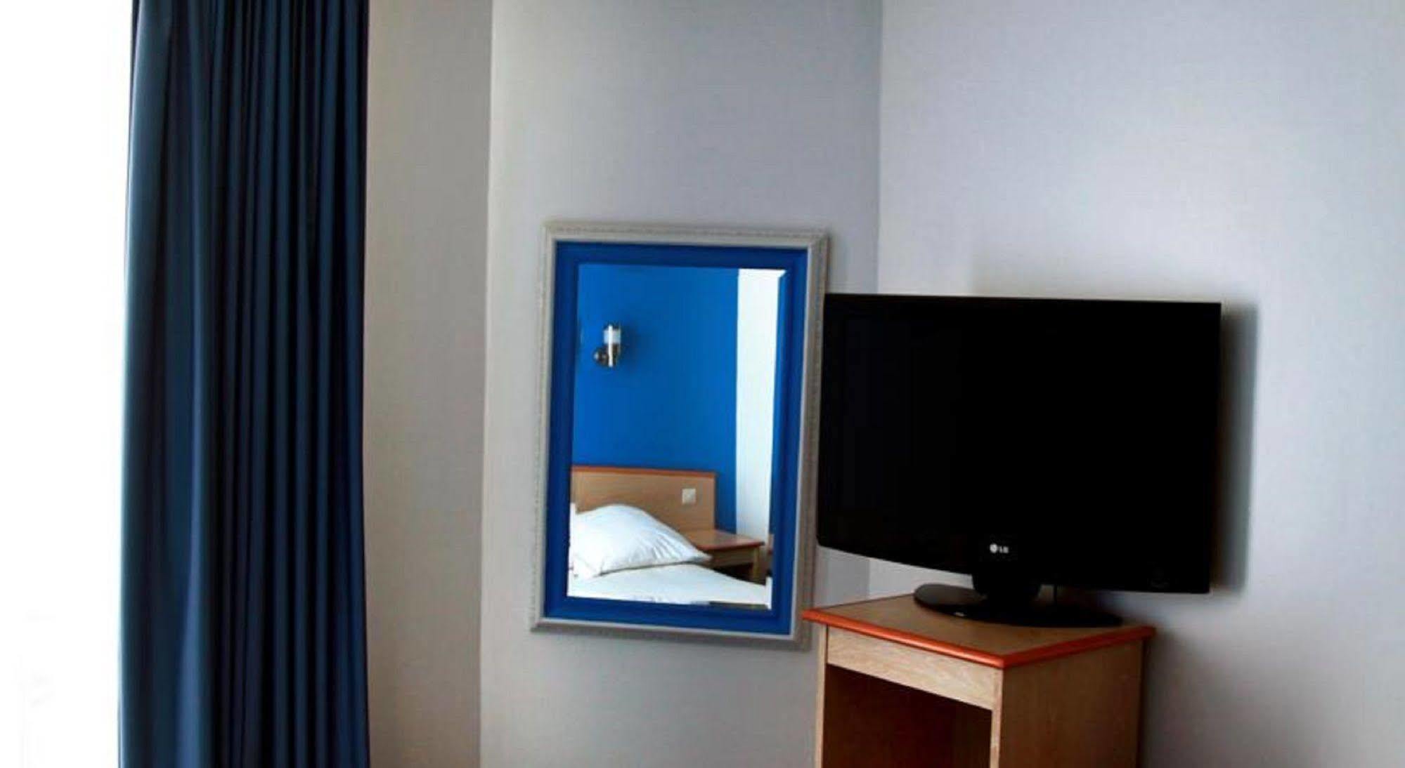 Hôtel Briand devient Hotel IPL Levallois-Perret Buitenkant foto